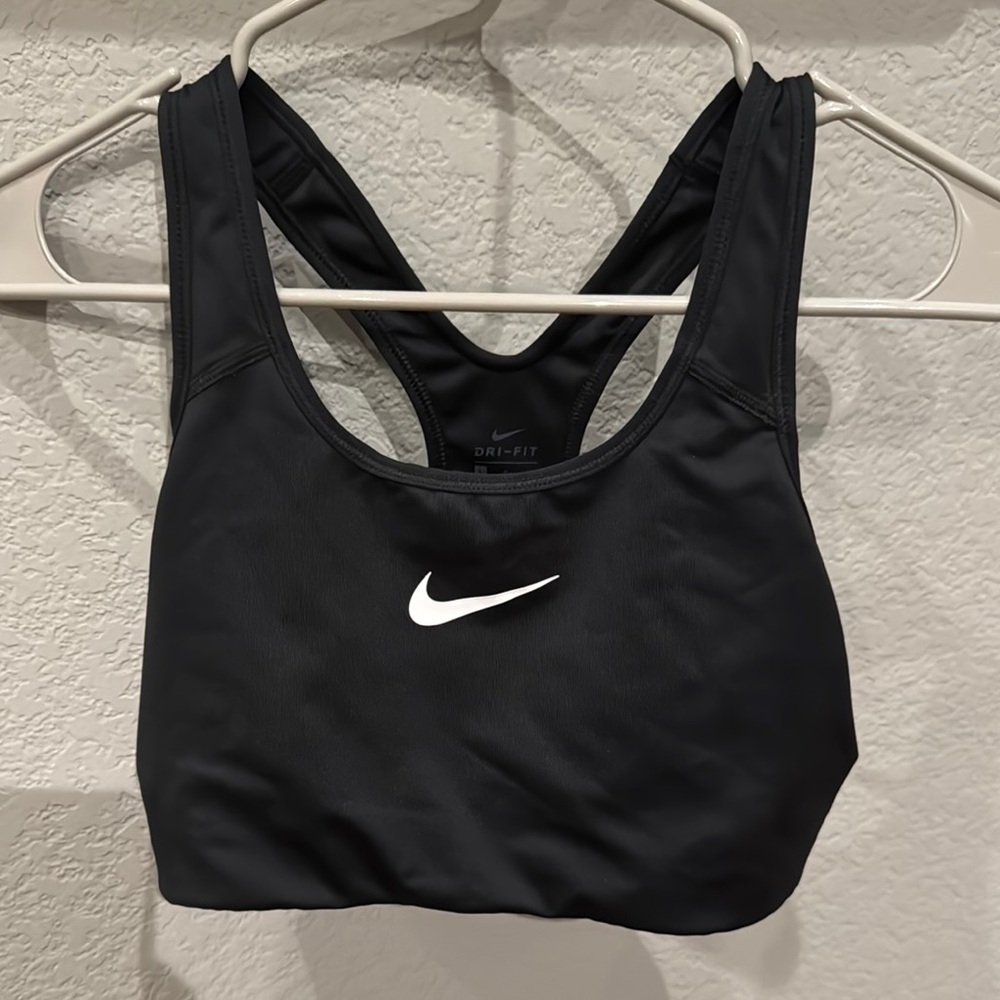 Nike Black Sports Bra with Racerback and Moisture-Wicking Fabric